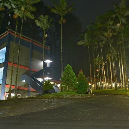 Surya Hotel & Resort Батураден Экстерьер фото