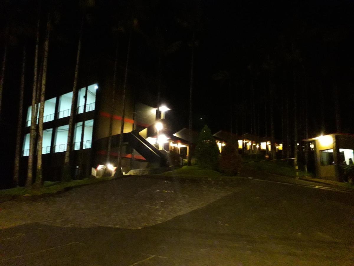 Surya Hotel & Resort Батураден Экстерьер фото