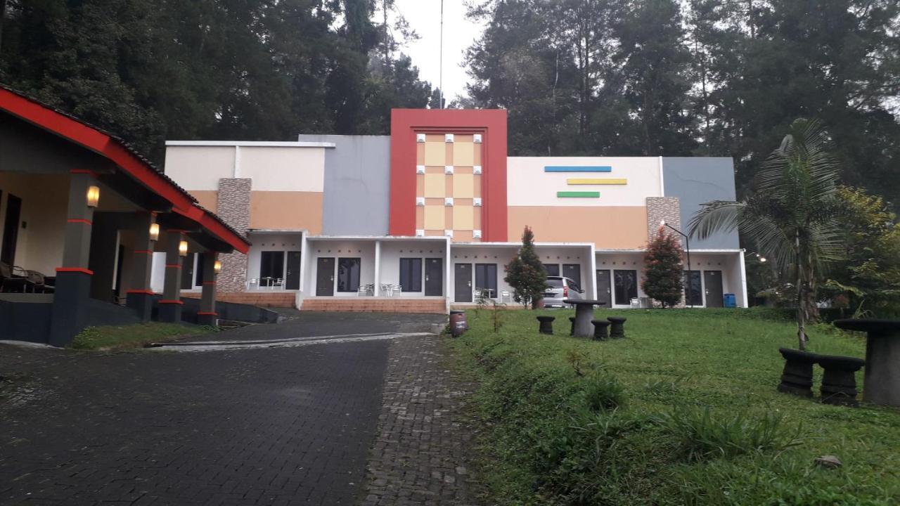 Surya Hotel & Resort Батураден Экстерьер фото